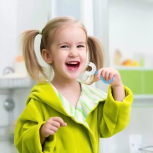 فرشاة أسنان الأطفال على شكل حرف U - قلب